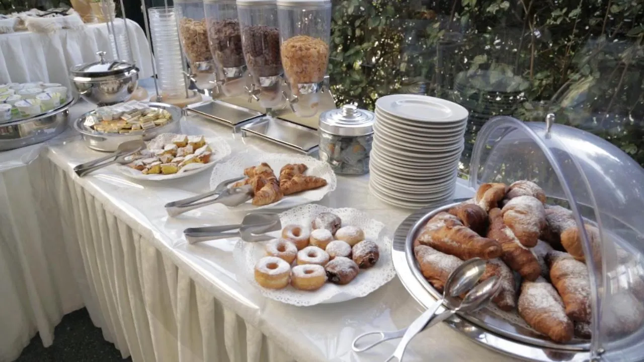 ***  Hotel Brig Риччоне Италия